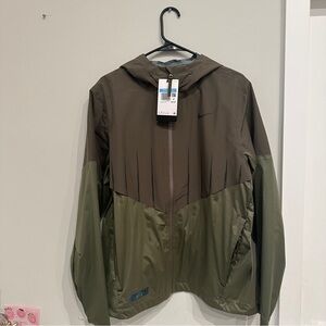 Men’s Nike Running Division Storm Fit ADV Jacket, Size Medium MSRP $275